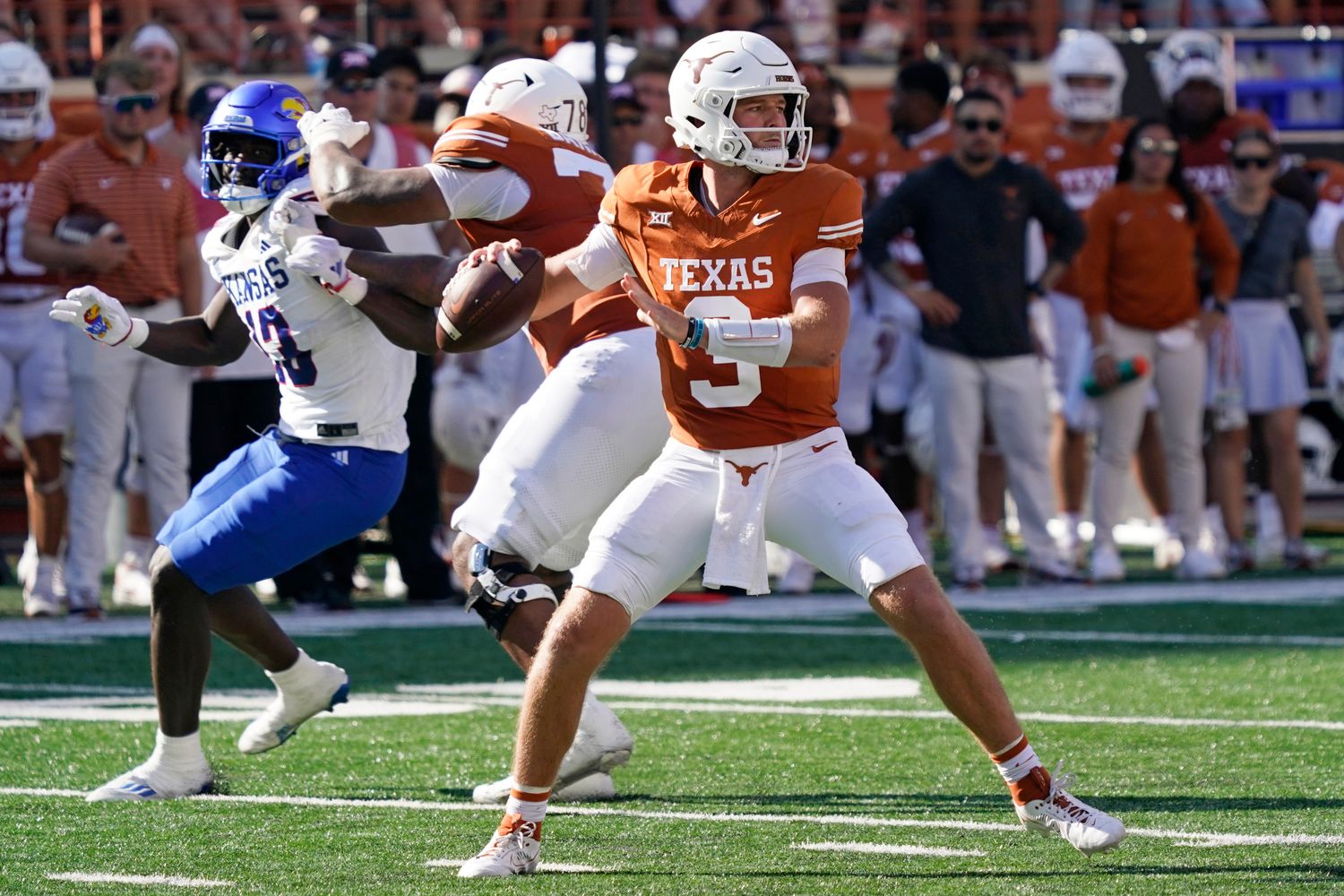 #14 Oklahoma vs. #3 Texas Prediction with PointsBet and Underdog